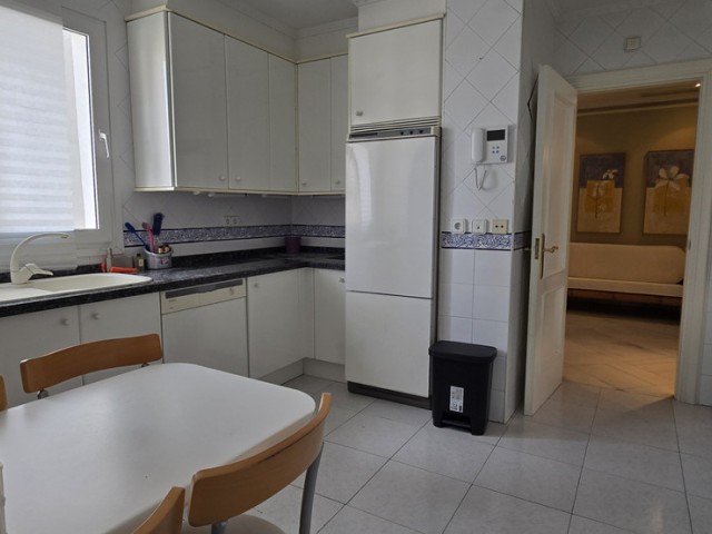 4 Schlafzimmer Apartment in Torremolinos Centro