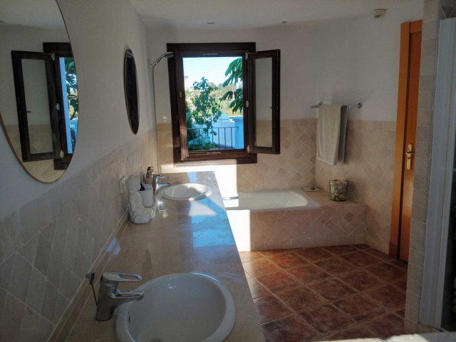 Maison mitoyenne avec 3 Chambres  à El Paraiso