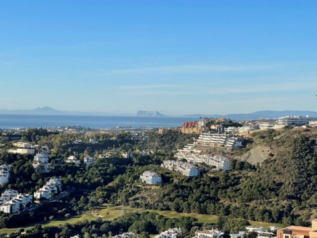 3 Bedrooms Apartment in Benahavís
