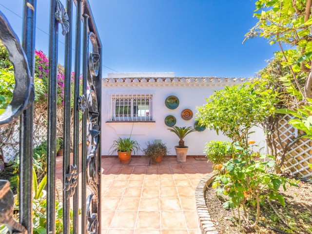 3 Bedrooms Villa in Estepona