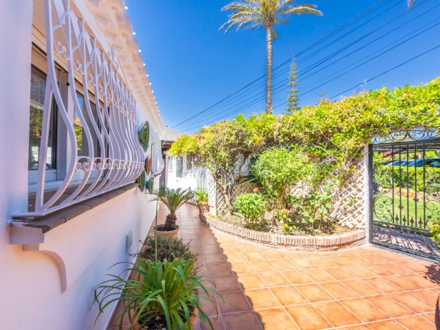 3 Bedrooms Villa in Estepona