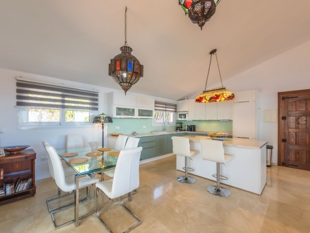 3 Bedrooms Villa in Estepona