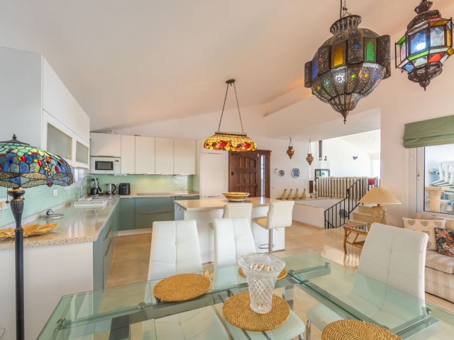 3 Bedrooms Villa in Estepona