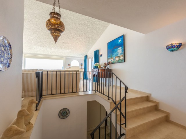 3 Bedrooms Villa in Estepona