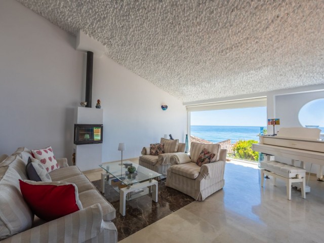 3 Bedrooms Villa in Estepona