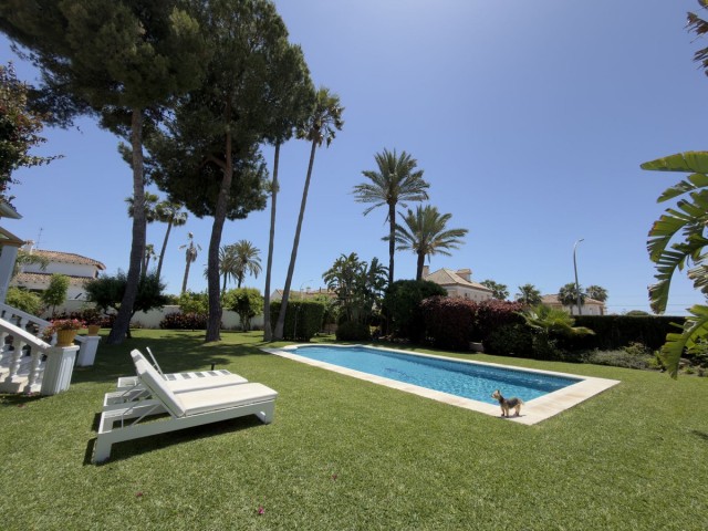 4 Bedrooms Villa in San Pedro de Alcántara