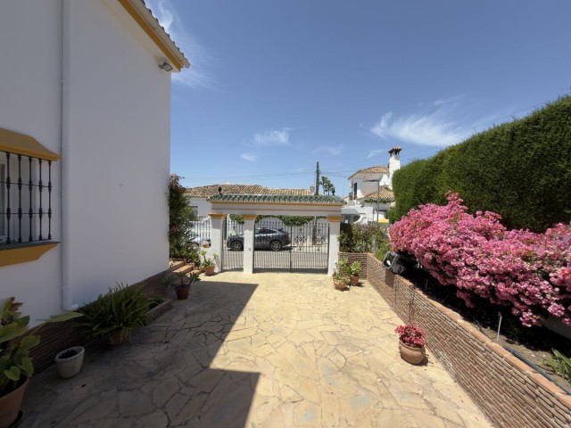 4 Bedrooms Villa in San Pedro de Alcántara