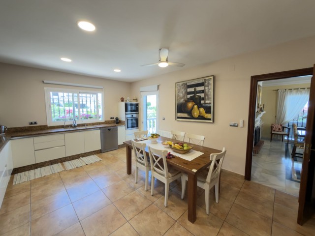 4 Bedrooms Villa in San Pedro de Alcántara
