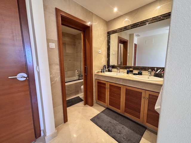 Maison mitoyenne avec 3 Chambres  à Estepona