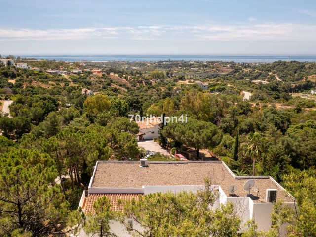 5 Bedrooms Villa in Estepona