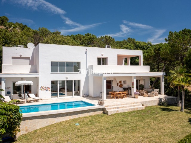 5 Bedrooms Villa in Estepona
