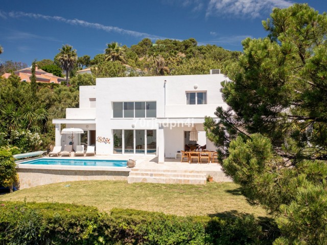 5 Bedrooms Villa in Estepona