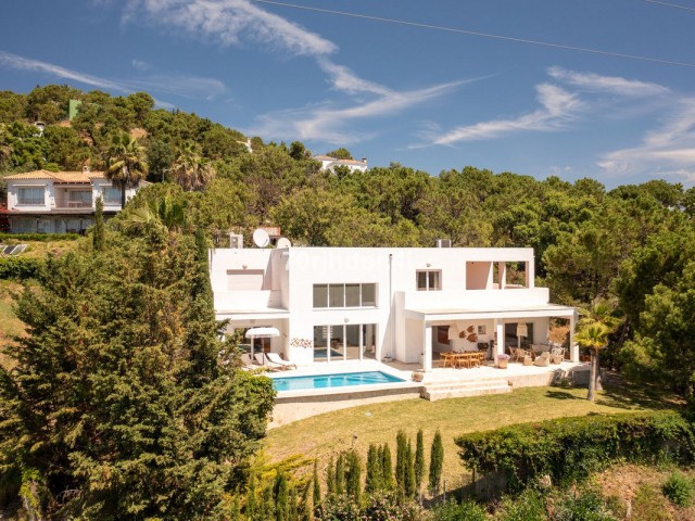 5 Bedrooms Villa in Estepona