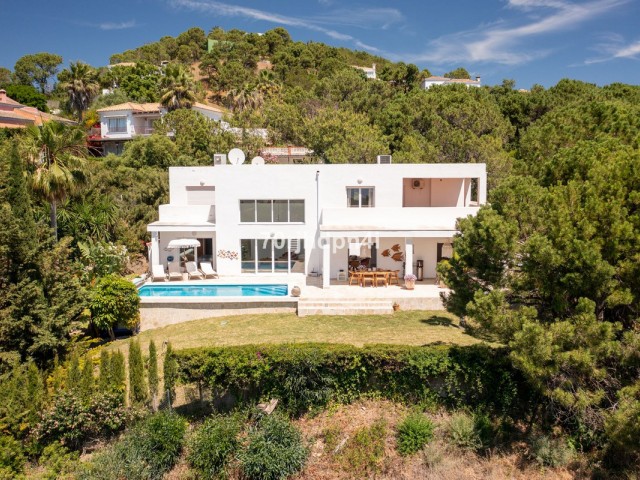 5 Bedrooms Villa in Estepona