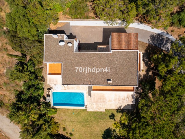 5 Bedrooms Villa in Estepona