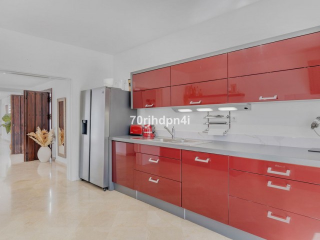 5 Bedrooms Villa in Estepona