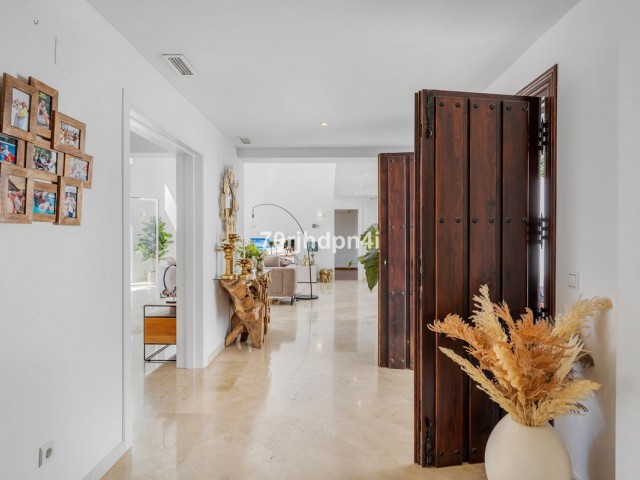 5 Bedrooms Villa in Estepona