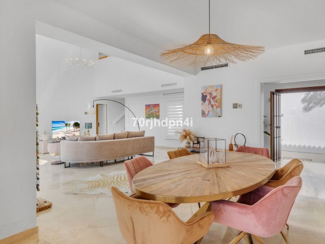 5 Bedrooms Villa in Estepona