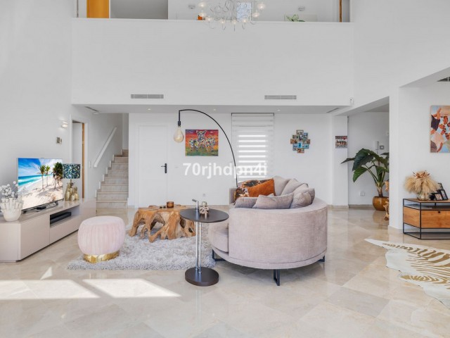 5 Bedrooms Villa in Estepona