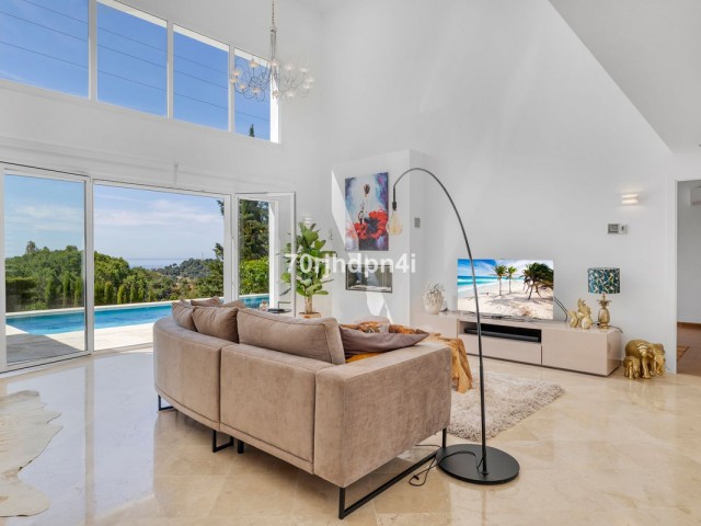 5 Bedrooms Villa in Estepona