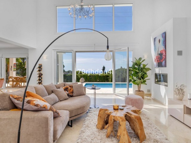 5 Bedrooms Villa in Estepona