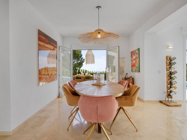 5 Bedrooms Villa in Estepona