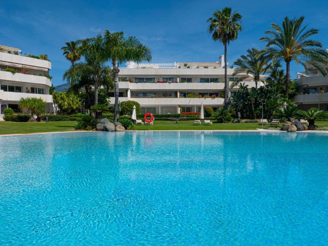 4 Schlafzimmer Apartment in Nueva Andalucía