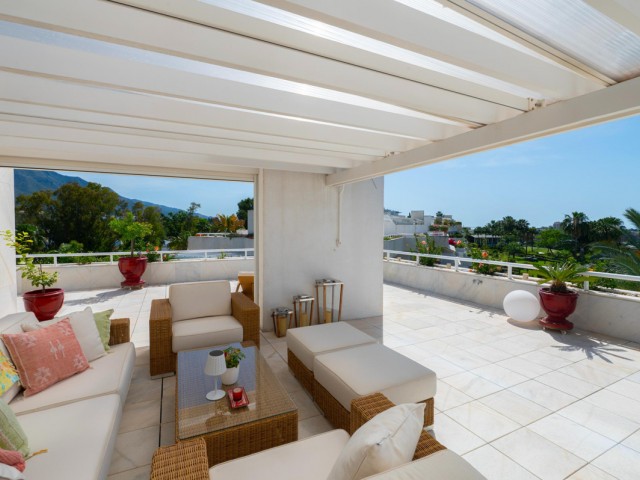 4 Schlafzimmer Apartment in Nueva Andalucía