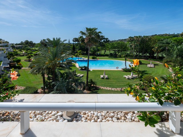 4 Schlafzimmer Apartment in Nueva Andalucía
