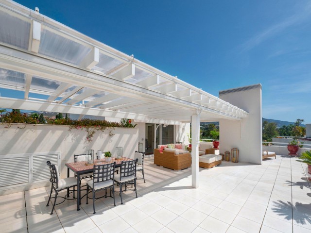 4 Schlafzimmer Apartment in Nueva Andalucía