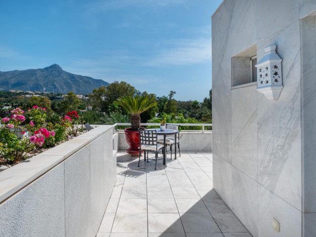 4 Schlafzimmer Apartment in Nueva Andalucía
