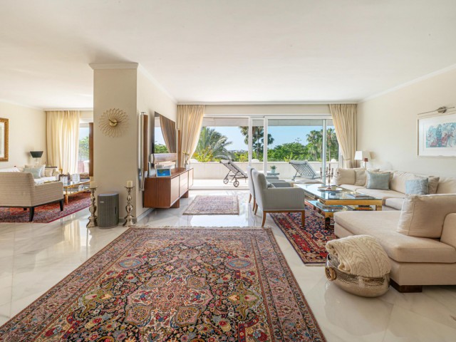 4 Schlafzimmer Apartment in Nueva Andalucía