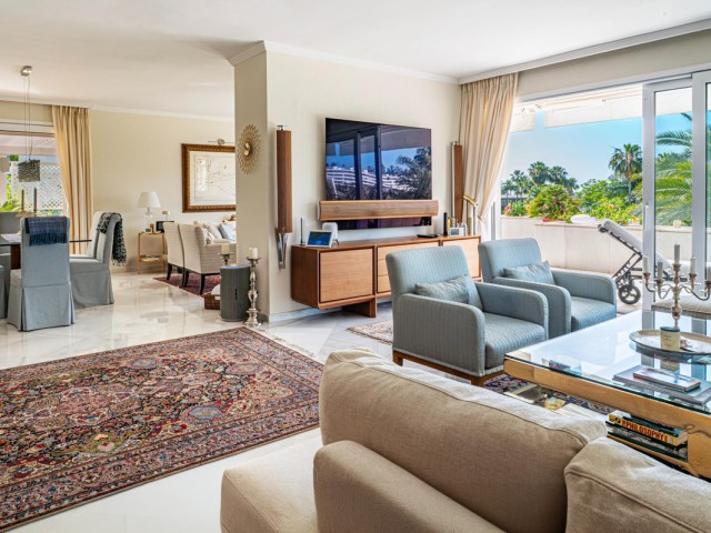 4 Schlafzimmer Apartment in Nueva Andalucía