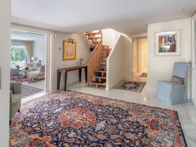 4 Schlafzimmer Apartment in Nueva Andalucía