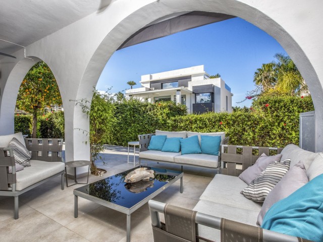 4 Schlafzimmer Reihenhaus in Nueva Andalucía