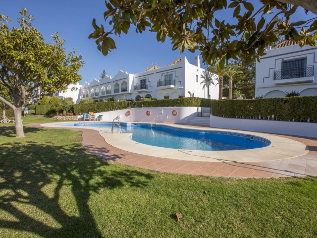 4 Schlafzimmer Reihenhaus in Nueva Andalucía