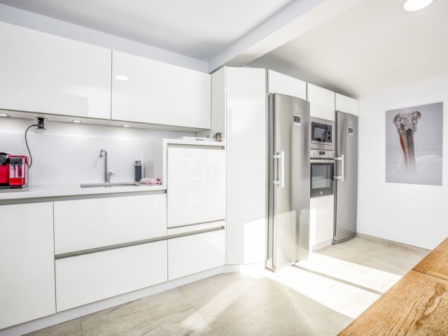 4 Schlafzimmer Reihenhaus in Nueva Andalucía