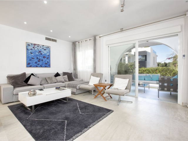 4 Schlafzimmer Reihenhaus in Nueva Andalucía