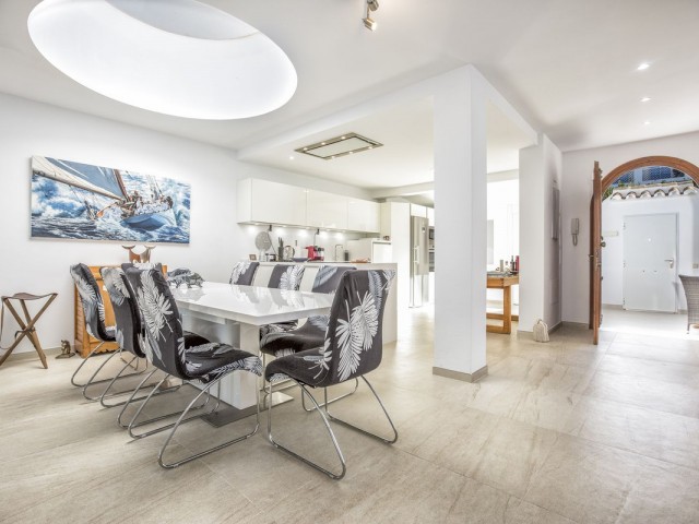4 Schlafzimmer Reihenhaus in Nueva Andalucía