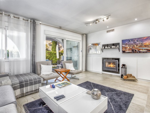 4 Schlafzimmer Reihenhaus in Nueva Andalucía