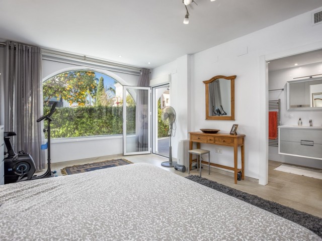 4 Schlafzimmer Reihenhaus in Nueva Andalucía