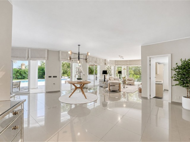 4 Bedrooms Villa in Benahavís
