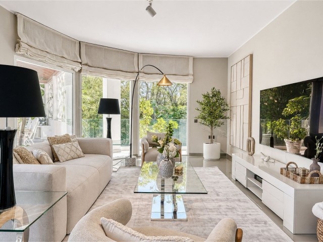 4 Bedrooms Villa in Benahavís