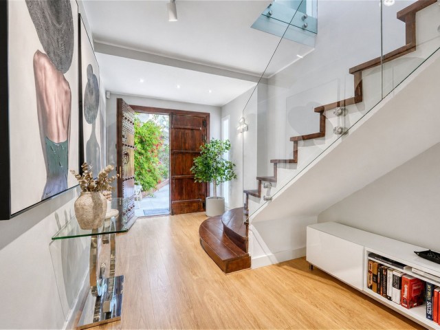 4 Bedrooms Villa in Benahavís