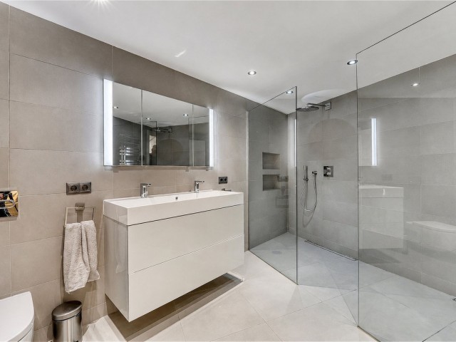 4 Bedrooms Villa in Benahavís