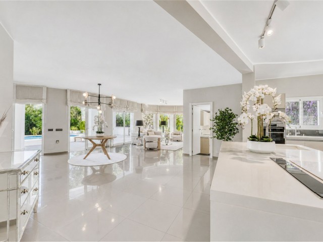 4 Bedrooms Villa in Benahavís