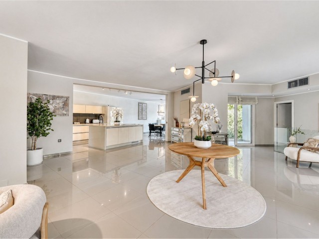 4 Bedrooms Villa in Benahavís