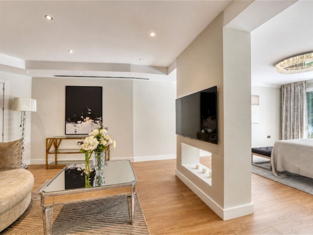 4 Bedrooms Villa in Benahavís