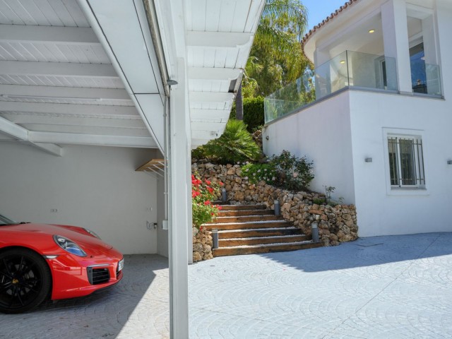 4 Bedrooms Villa in Benahavís