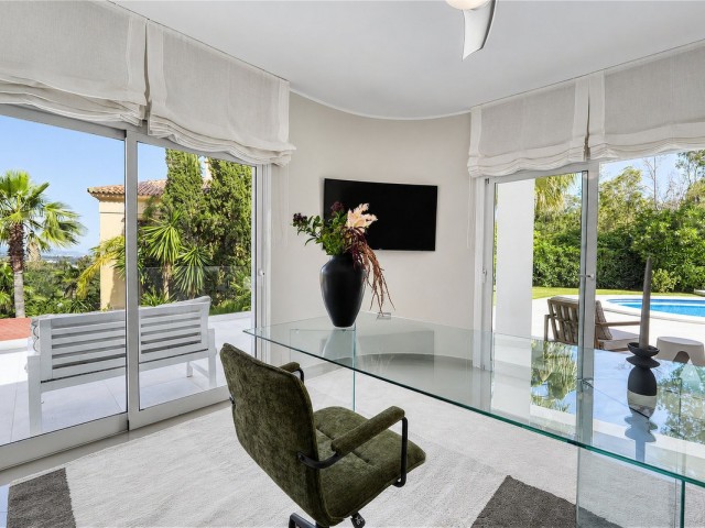 4 Bedrooms Villa in Benahavís